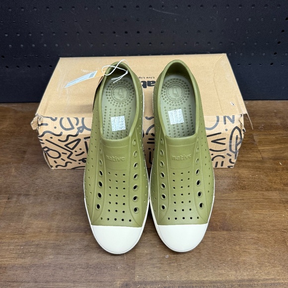 New W Box! Men's Native Shoes Jefferson Rookie Green Bone White Sneakers Size 11 - Picture 3 of 5